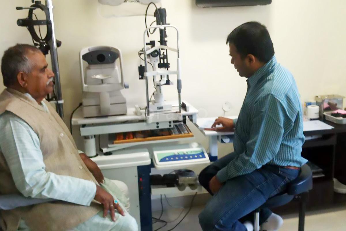 Dr. Vaibhav Tripathi from B-15, Govind Marg, Adarsh Nagar ,Jaipur, Rajasthan, 302004, India 15 years experience in Speciality Eye Specialist | Ophthalmology | Neuro Ophthalmology | Kayawell